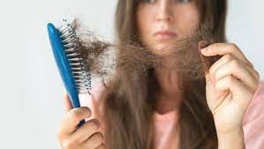 L’attribut alt de cette image est vide, son nom de fichier est CHUTE-CHEVEUX.jpg.